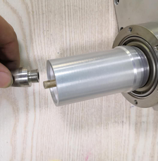 更換常壓等離子處理機(jī)內(nèi)電極-普樂(lè)斯等離子清洗機(jī)