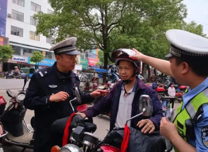 著急進(jìn)入頭盔生產(chǎn)行列？普樂(lè)斯等離子清洗機(jī)這樣看